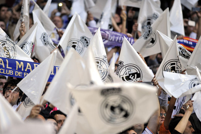 Fotomurales de vinilos banderas real madrid